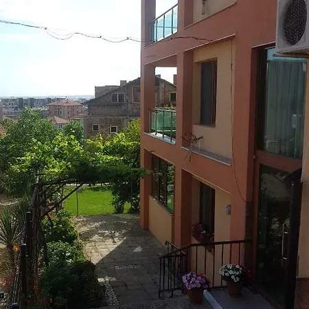 Къща за гости Casa Bella